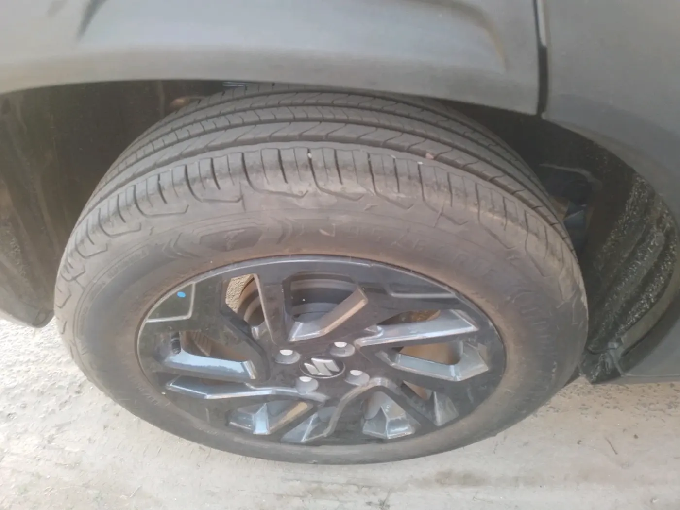 2024 Maruti FRONX ZETA 1.0L TURBO 6 AT, Petrol, Automatic, 866 km, tyre