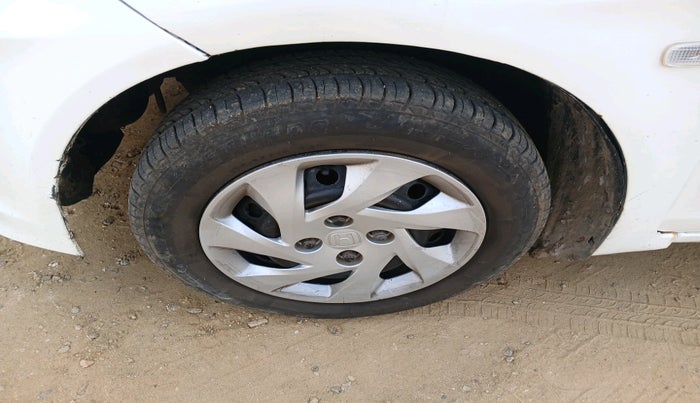 2015 Honda Amaze 1.5L I-DTEC S, Diesel, Manual, 2,33,082 km, tyre