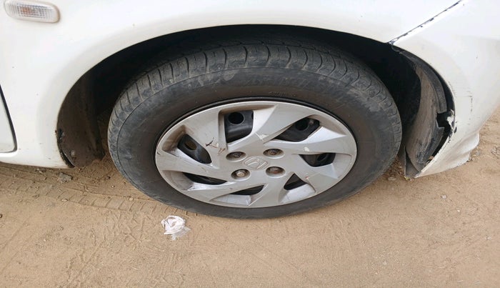 2015 Honda Amaze 1.5L I-DTEC S, Diesel, Manual, 2,33,082 km, tyre