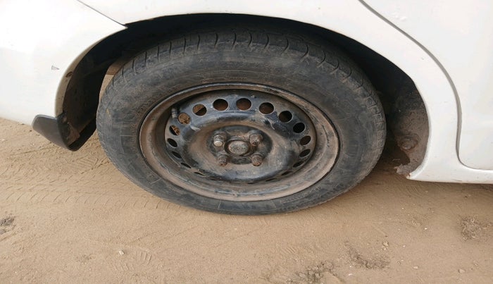 2015 Honda Amaze 1.5L I-DTEC S, Diesel, Manual, 2,33,082 km, tyre