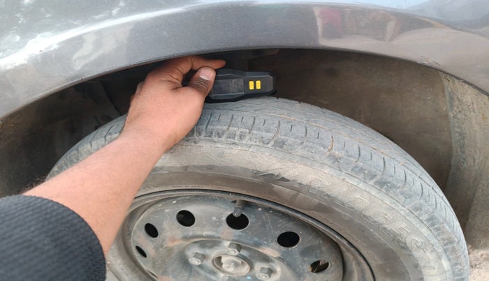 2017 Maruti Swift VXI, Petrol, Manual, 90,223 km, tyre