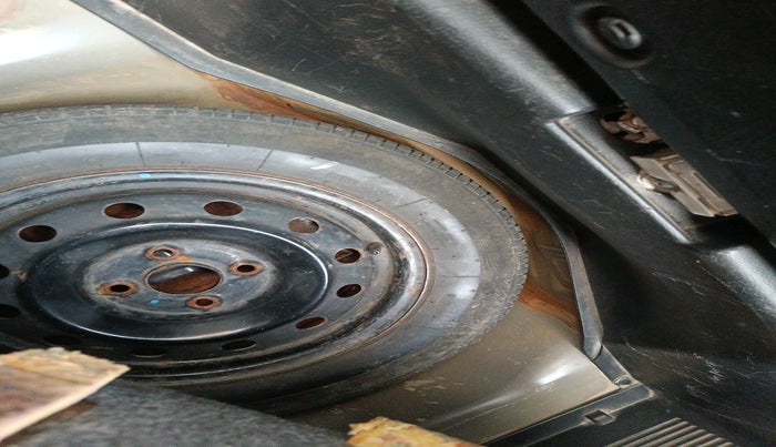 2017 Maruti Swift VXI, Petrol, Manual, 90,223 km, tyre