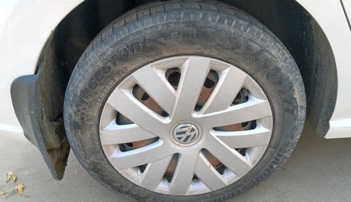 2016 Volkswagen Ameo COMFORTLINE 1.2L, CNG, Manual, 1,47,900 km, tyre