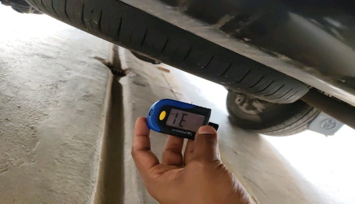 2015 Toyota Innova 2.5 VX 7 STR, Diesel, Manual, 2,07,411 km, tyre