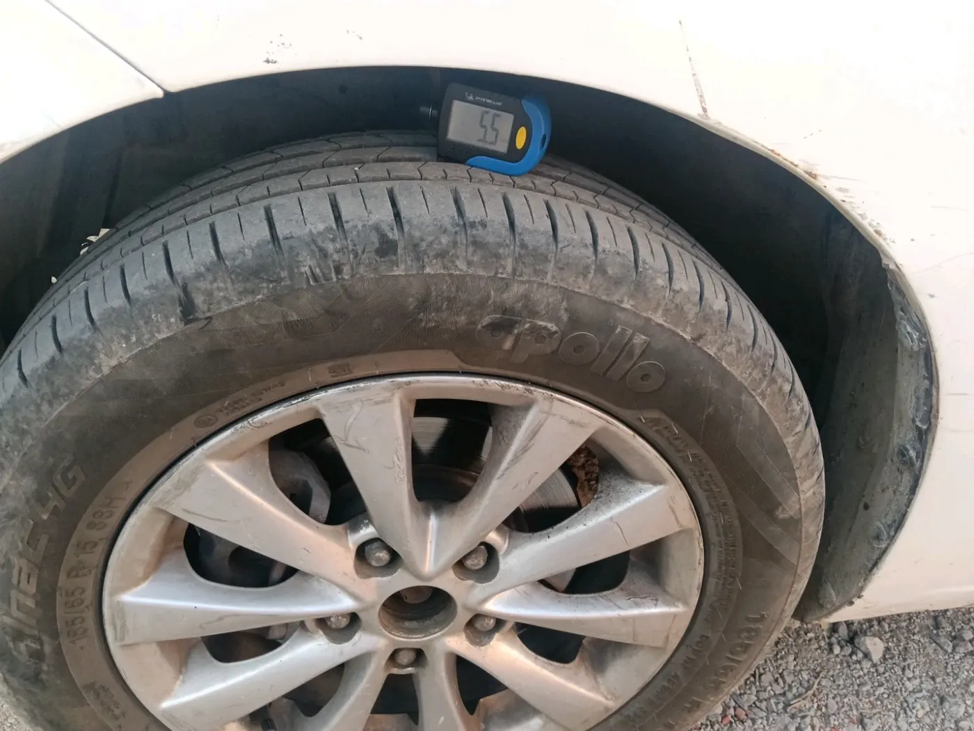 2015 Maruti Ertiga ZDI, Diesel, Manual, 1,07,074 km, tyre