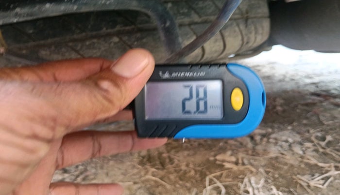 2015 Maruti Ertiga ZDI, Diesel, Manual, 1,07,074 km, tyre