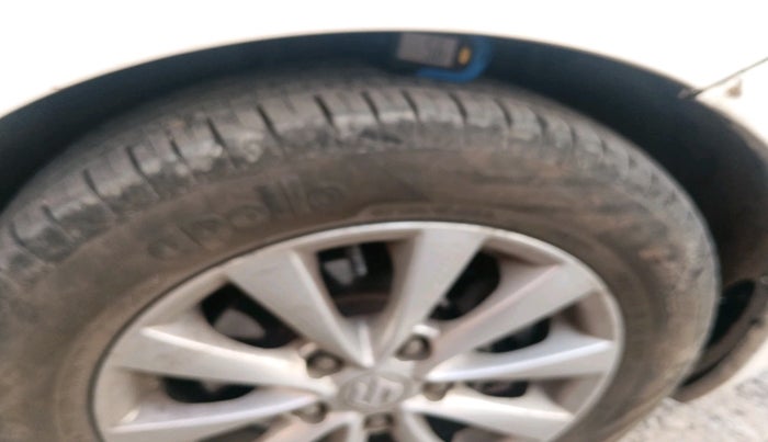 2015 Maruti Ertiga ZDI, Diesel, Manual, 1,07,074 km, tyre