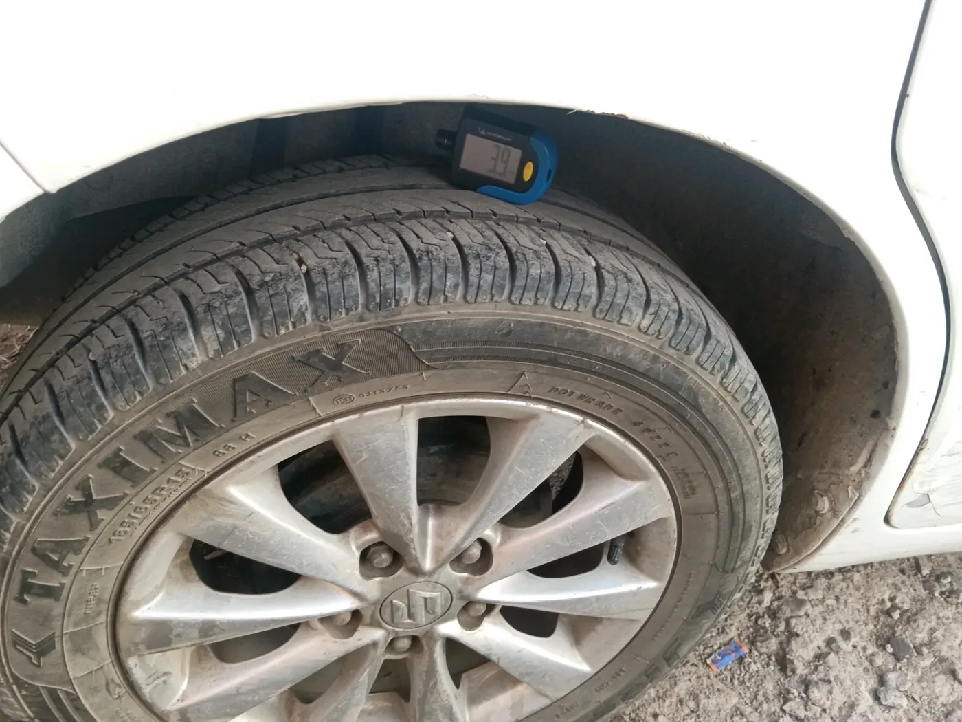 2015 Maruti Ertiga ZDI, Diesel, Manual, 1,07,074 km, tyre