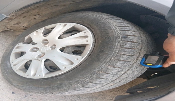 2013 Honda Brio S MT, Petrol, Manual, 73,450 km, tyre