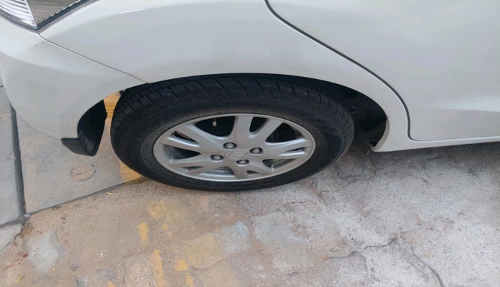 2014 Honda Brio VX AT, Petrol, Automatic, 23,168 km, tyre