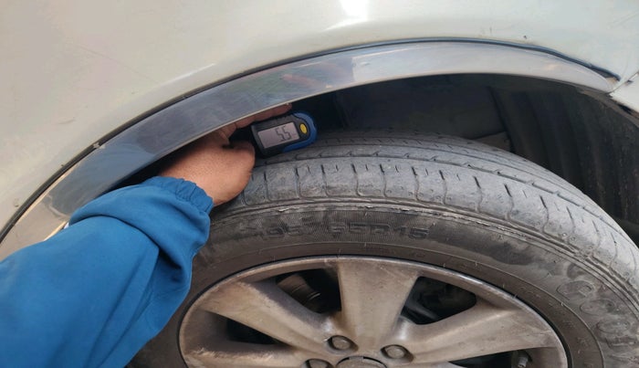 2011 Toyota Corolla Altis GL PETROL, Petrol, Manual, 1,59,664 km, tyre