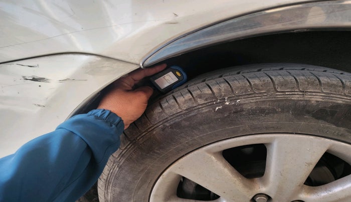 2011 Toyota Corolla Altis GL PETROL, Petrol, Manual, 1,59,664 km, tyre