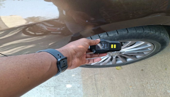 2017 Maruti Ciaz ZXI+, Petrol, Manual, 66,841 km, tyre