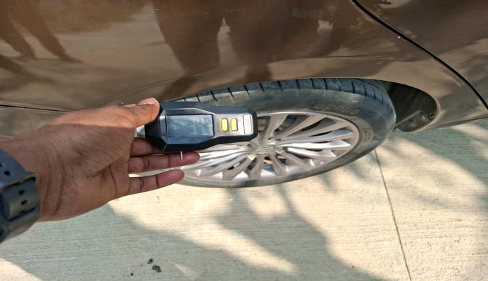 2017 Maruti Ciaz ZXI+, Petrol, Manual, 66,841 km, tyre