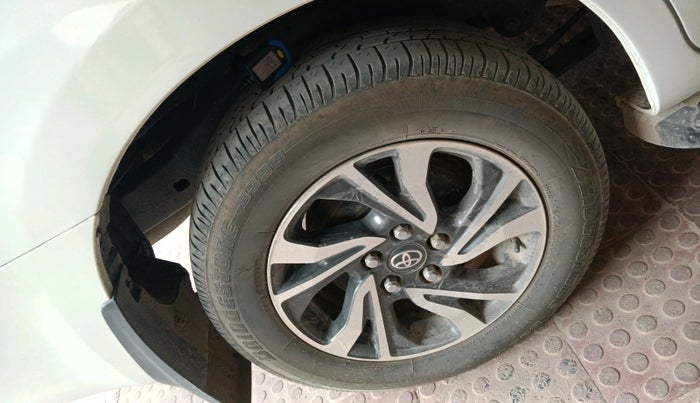 2021 Toyota Innova Crysta 2.4 VX 8 STR, Diesel, Manual, 51,674 km, tyre