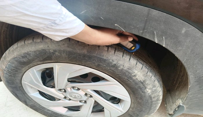 2024 Hyundai Creta E 1.5 PETROL, Petrol, Manual, 5,879 km, tyre