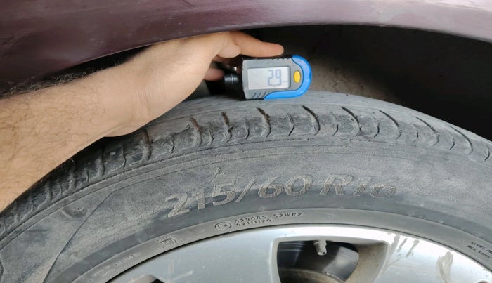 2012 Skoda Superb ELEGANCE 1.8 TSI AT, Petrol, Automatic, 1,24,955 km, tyre