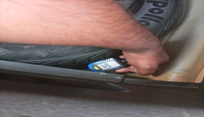 2014 Volkswagen Polo HIGHLINE1.2L, Petrol, Manual, 66,134 km, tyre