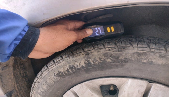 2018 Maruti Alto 800 LXI CNG, CNG, Manual, 1,37,495 km, tyre