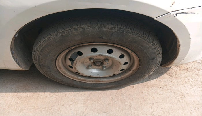 2012 Maruti Swift Dzire LXI, Petrol, Manual, 35,000 km, tyre