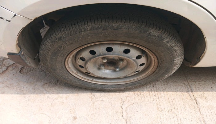 2012 Maruti Swift Dzire LXI, Petrol, Manual, 35,000 km, tyre