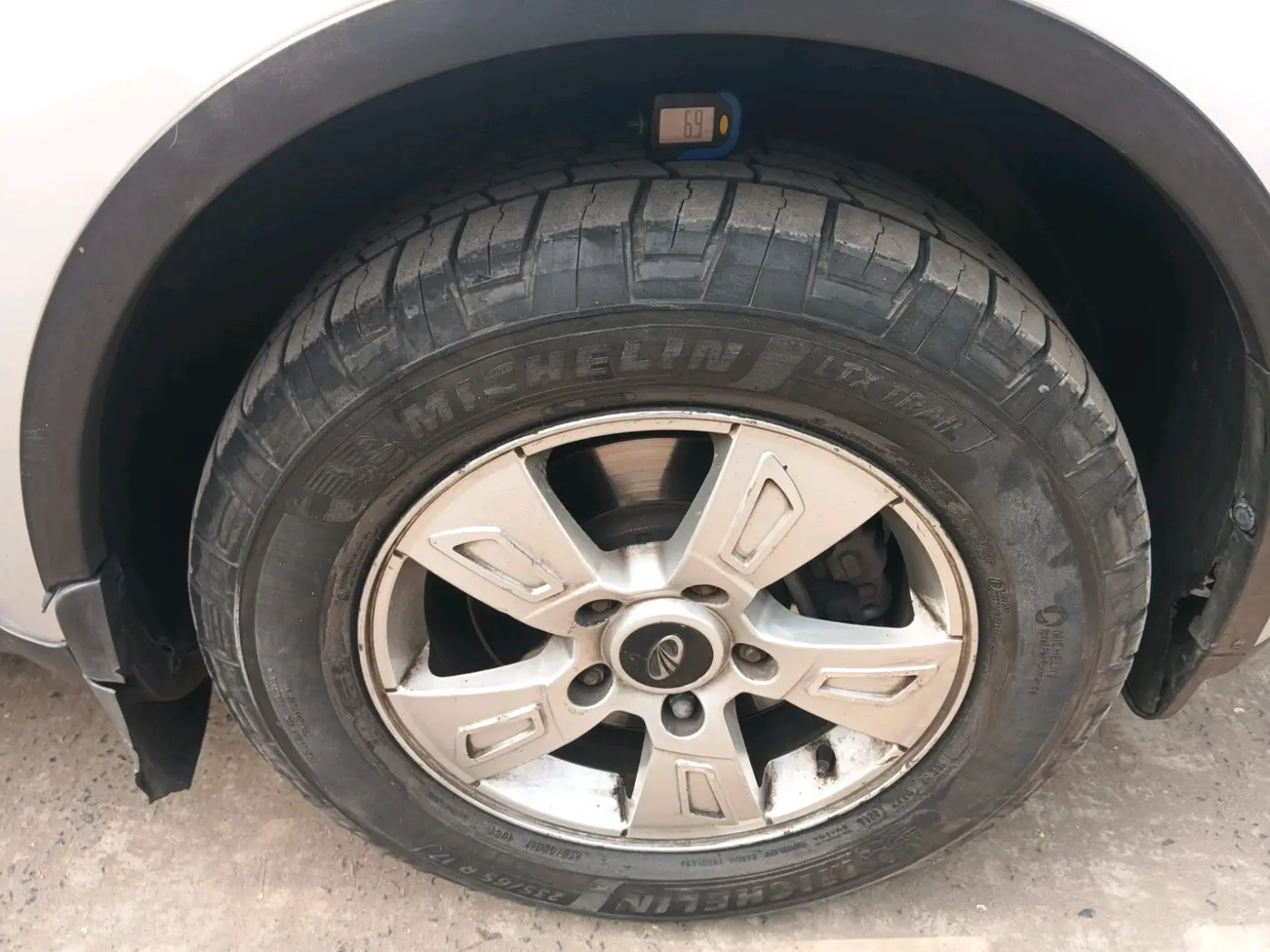2013 Mahindra XUV500 W8, Diesel, Manual, 1,18,115 km, tyre