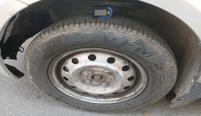 2011 Maruti Swift Dzire LXI, Petrol, Manual, 1,43,001 km, tyre