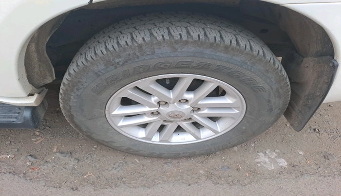 2013 Toyota Fortuner 3.0 4X2 AT, Diesel, Automatic, 3,38,528 km, tyre