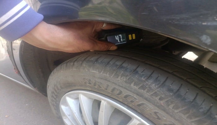 2015 Maruti Alto K10 VXI, Petrol, Manual, 97,077 km, tyre