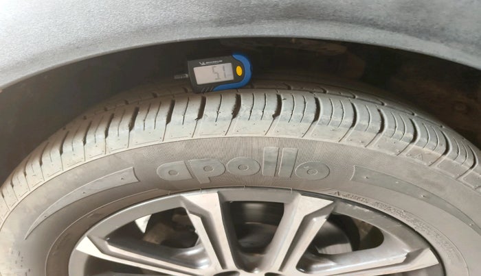 2023 Mahindra XUV700 AX 7 D AT 7 STR, Diesel, Automatic, 26,769 km, tyre