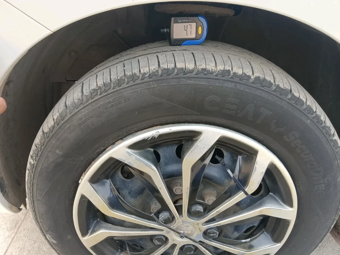 2022 Maruti Ertiga VXI CNG, CNG, Manual, 84,914 km, tyre