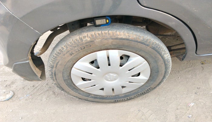 2014 Maruti Alto 800 LXI, Petrol, Manual, 1,81,327 km, tyre