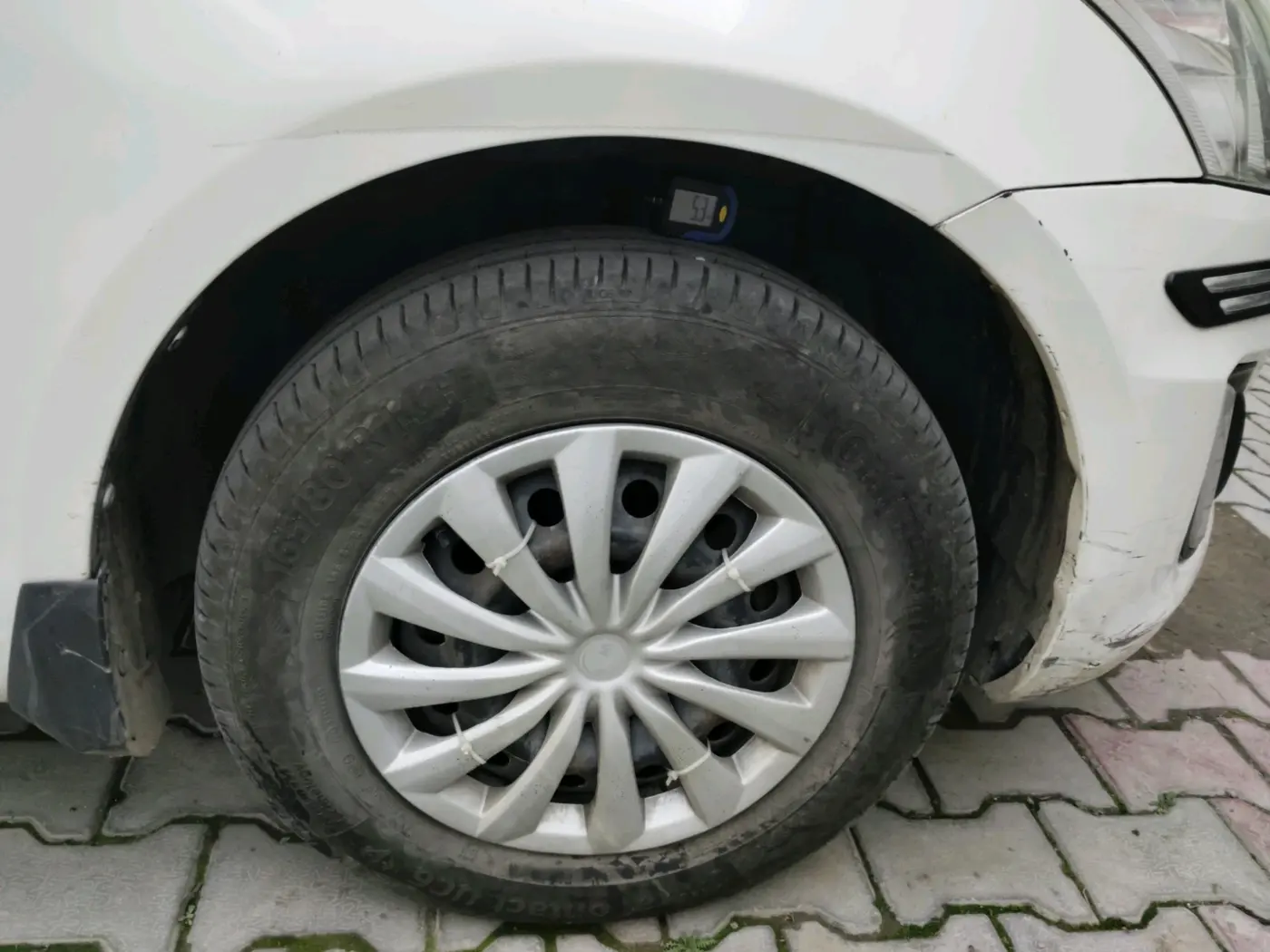 2016 Maruti Swift VXI, Petrol, Manual, 69,156 km, tyre