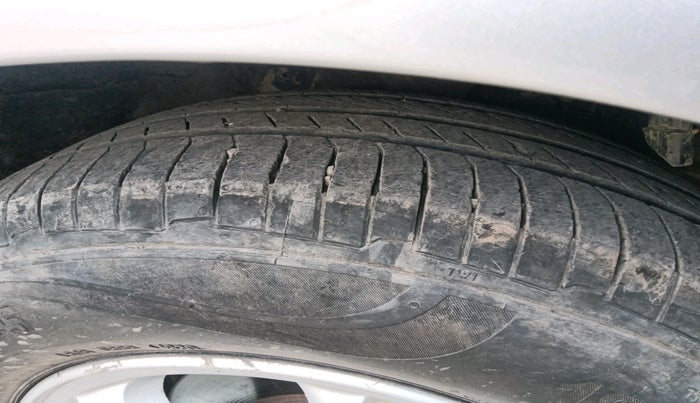 2009 Hyundai Verna XXI, Petrol, Manual, 1,16,351 km, tyre