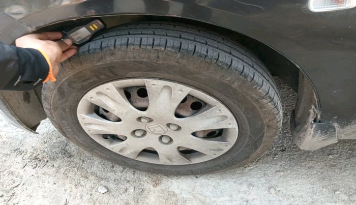 2015 Honda Amaze 1.2L I-VTEC S, CNG, Manual, 1,60,230 km, tyre