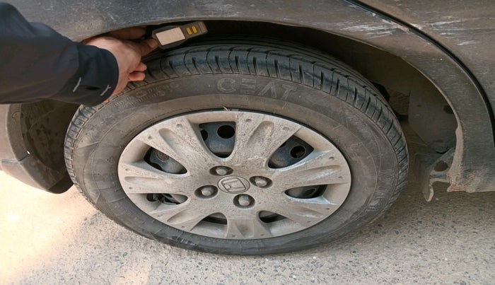 2015 Honda Amaze 1.2L I-VTEC S, CNG, Manual, 1,60,230 km, tyre