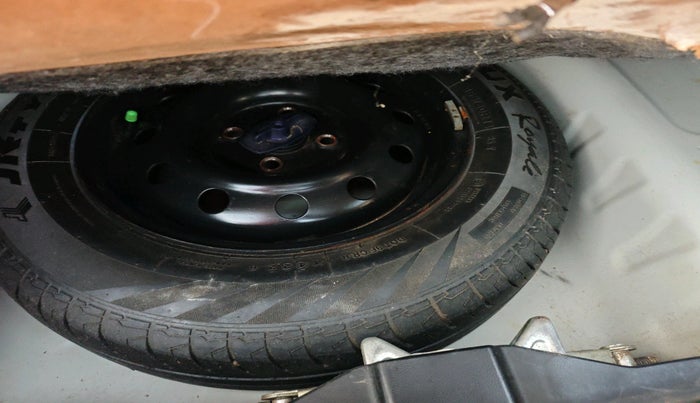 2022 Maruti Dzire VXI, Petrol, Manual, 1,22,322 km, tyre