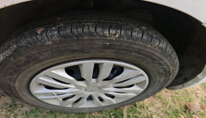 2022 Maruti Dzire VXI, Petrol, Manual, 1,22,322 km, tyre