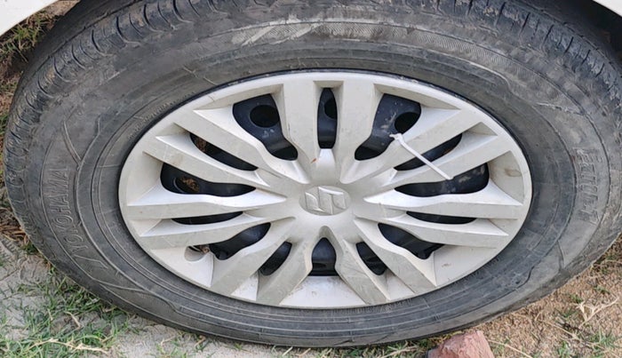 2022 Maruti Dzire VXI, Petrol, Manual, 1,22,322 km, tyre