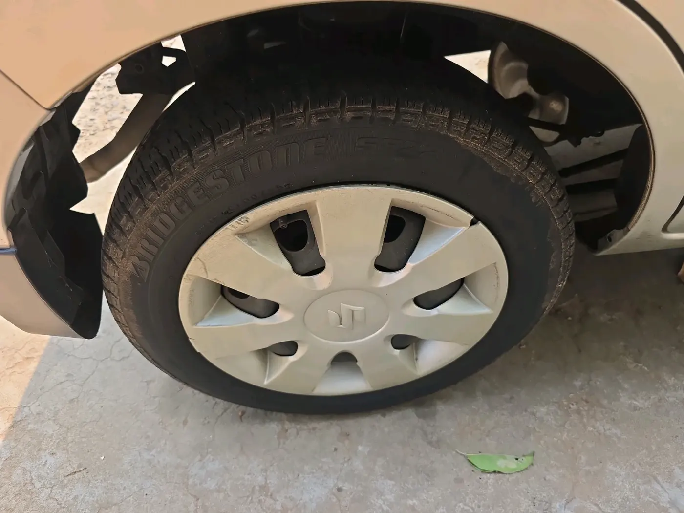 2015 Maruti Alto K10 VXI, Petrol, Manual, 32,435 km, tyre