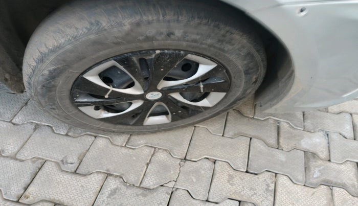 2015 Maruti Swift Dzire VXI, CNG, Manual, 68,905 km, tyre