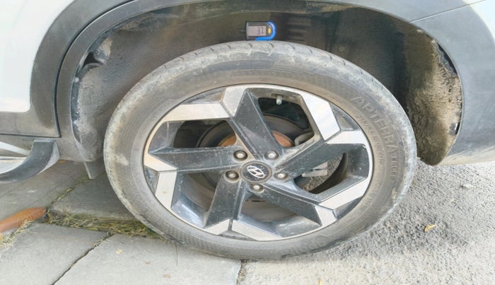 2022 Hyundai ALCAZAR PLATINUM 2.0 MT 7STR, Petrol, Manual, 29,941 km, tyre