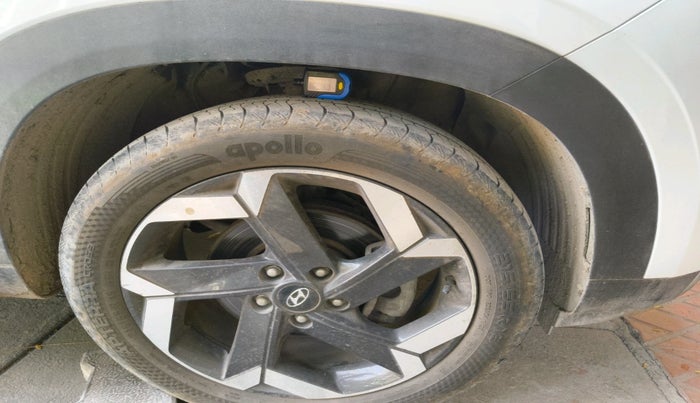 2022 Hyundai ALCAZAR PLATINUM 2.0 MT 7STR, Petrol, Manual, 29,941 km, tyre