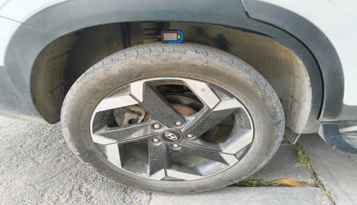 2022 Hyundai ALCAZAR PLATINUM 2.0 MT 7STR, Petrol, Manual, 29,941 km, tyre