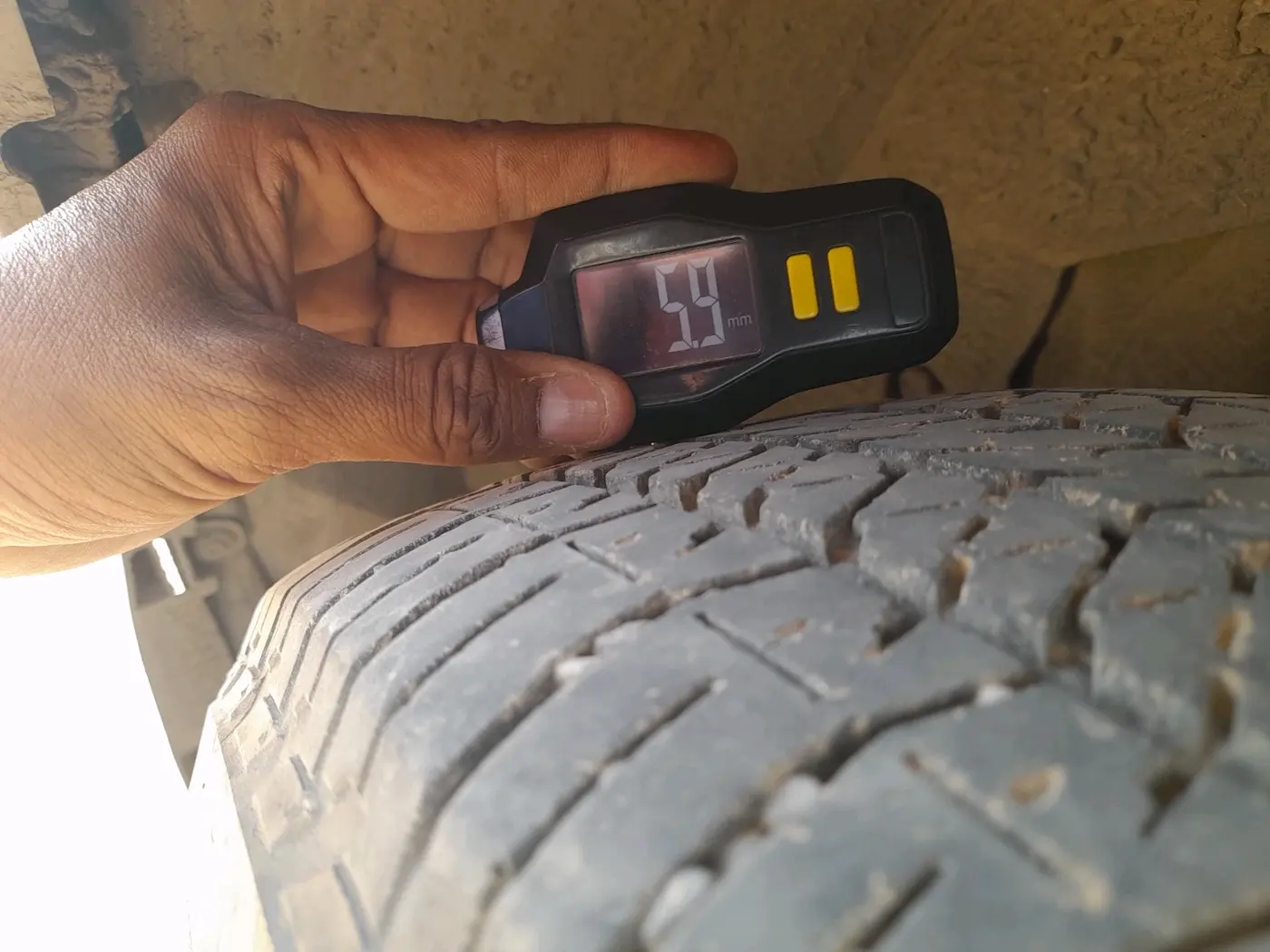 2020 Mahindra XUV500 W7, Diesel, Manual, 9,00,000 km, tyre