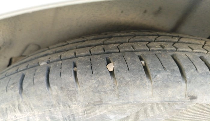 2014 Maruti Ertiga VXI, Petrol, Manual, 51,775 km, tyre