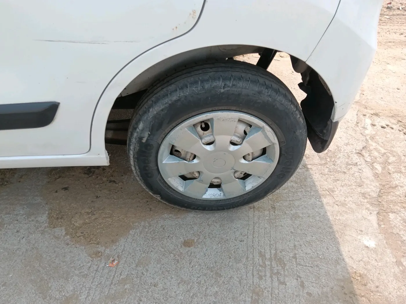 2014 Maruti Wagon R 1.0 LXI, CNG, Manual, 94,093 km, tyre