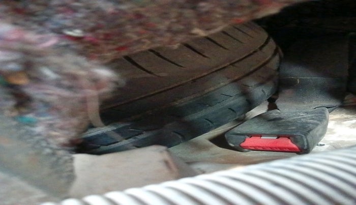 2014 Maruti Wagon R 1.0 LXI, CNG, Manual, 94,093 km, tyre