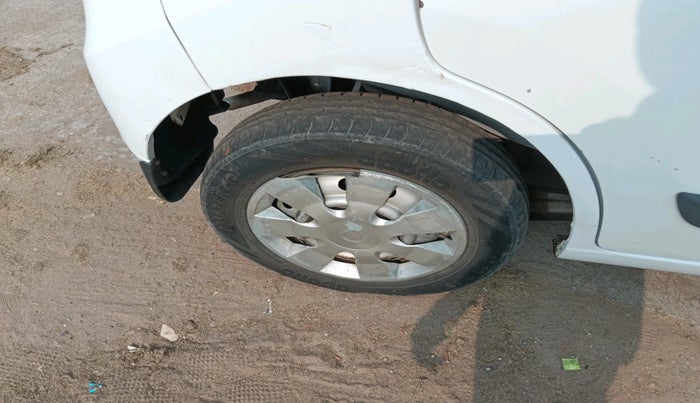 2014 Maruti Wagon R 1.0 LXI, CNG, Manual, 94,093 km, tyre