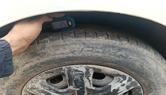 2013 Skoda Rapid AMBITION 1.6 MPI MT, Petrol, Manual, 73,423 km, tyre